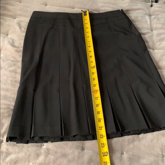 🛼 Club•Monaco 🛼 Skirt - Picture 3 of 4